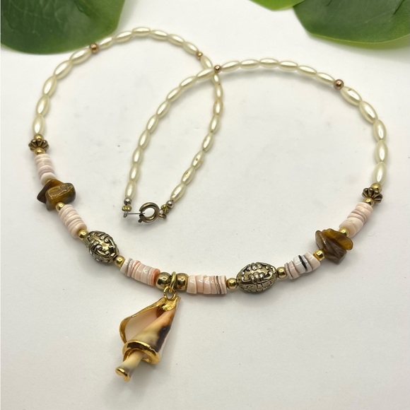 Beautiful vintage necklace, spiral shell, with its edges gilded with gold. - Picture 1 of 2